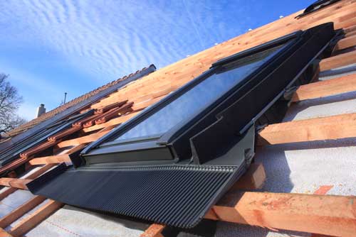 Zonnepaneleninstallatie Luminus - Voor zonnepanelen zijn stevigheid en een goede isolatie van het dak belangrijke factoren.