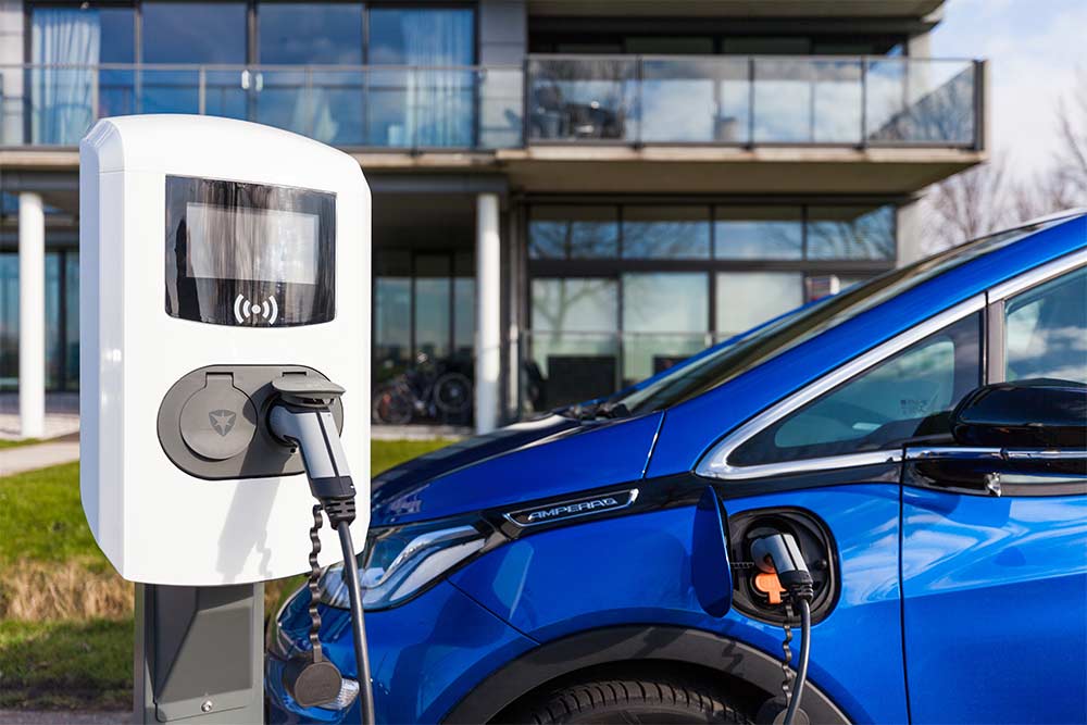 Laadpalen voor bedrijven - Installatie van de elektrische laadpalen door onze deskundige partners en certificering door een onafhankelijke instantie.