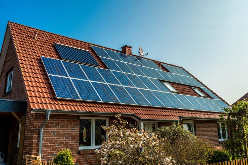 Investissez avec nous dans les panneaux solaires - E-book: Les panneaux solaires domestiques - Luminus.