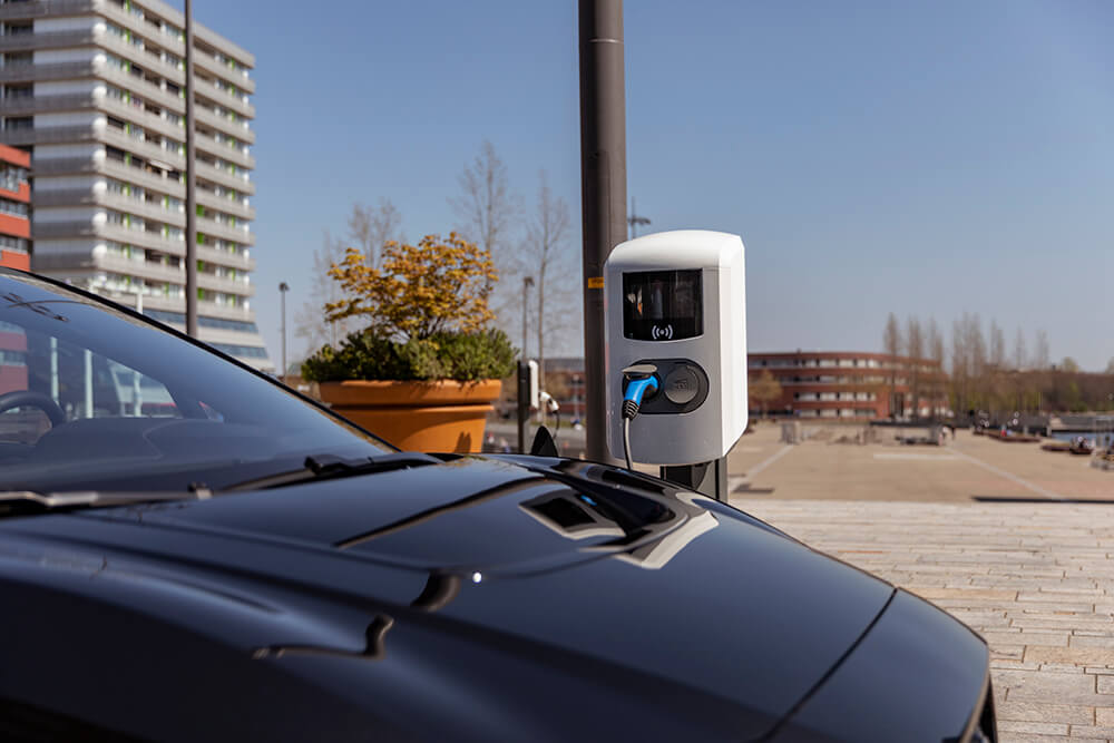 Luminus B2B - Elektrisch rijden: Laadoplossingen op maat van uw bedrijf voor uw eigen elektrische voertuigen of die van uw bezoekers!