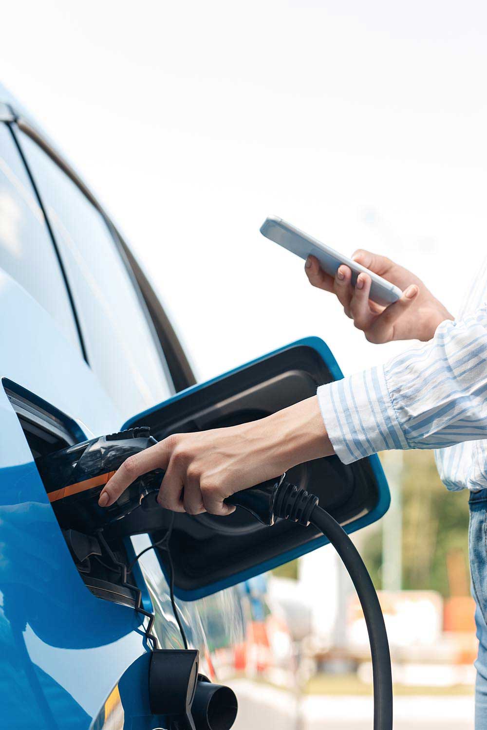 Laadoplossingen voor bedrijven: De elektrische laadpalen van Luminus geven u veel garanties - Luminus B2B.