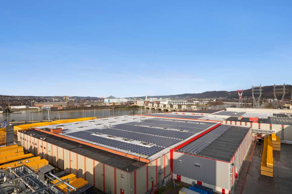 Luminus Corporate - Plus de 3800 panneaux solaires sur le toit de la brasserie Jupiler.