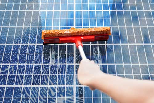 Installation de panneaux solaires Luminus - Les panneaux solaires ne demandent pas d’entretien : la pluie se charge de laver les saletés et la poussière.