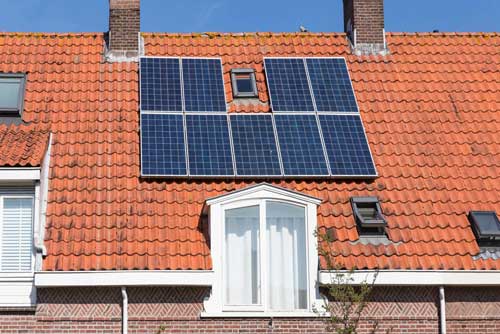 Installation de panneaux solaires Luminus - La durée de vie des panneaux solaires est estimée à 25 ans et il existe différents types de garantie.