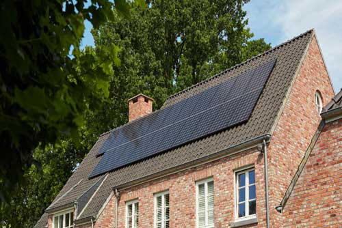 Installation de panneaux solaires Luminus - La meilleure installation de panneaux solaires pour votre toiture dépend de la puissance requise, mais également de l’orientation et de la pente de votre toit.